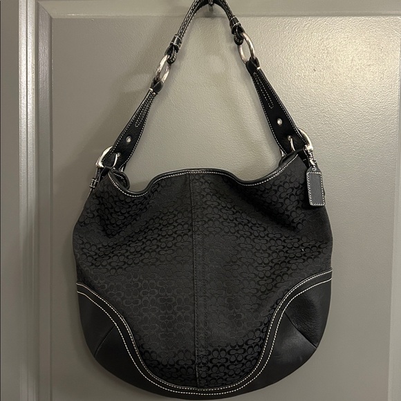 Coach Handbags - Coach Signature C Vintage Black Hobo Bag